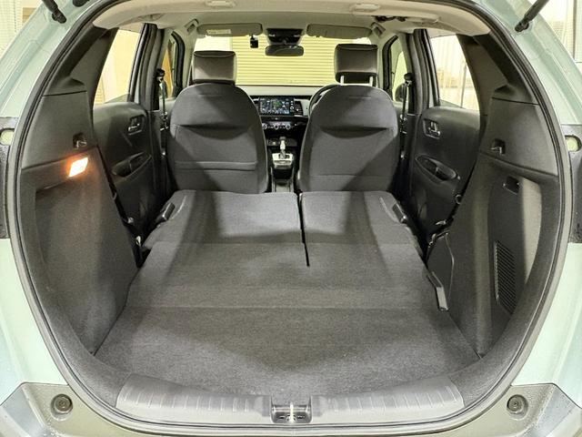 フィット ｅ：ＨＥＶクロスター　ナビフルセグＢカメラＥＴＣＬＥＤＡＷ　衝突回避システム　フルオートエアコン　前後センサー　ＬＥＤランプ　エアバッグ　サイドエアバック　地デジ　オートクルーズコントロール　ＶＳＡ　バックカメラ　ＵＳＢ（33枚目）