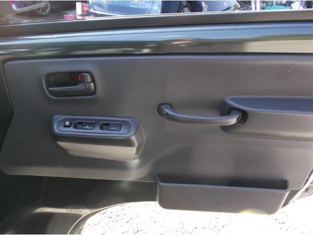 スーパーキャリイ 　Ｘ　４ＷＤ　衝突被害軽減システム　キーレス　エアコン　パワステ　パワーウィンド　デュアルカメラブレーキサポート　作業灯　ＬＥＤヘッドライト　ＬＥＤフォグランプ　社外アルミ（28枚目）