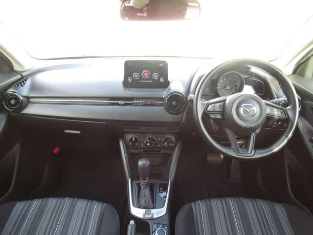 デミオ １．５　１５Ｃ　純正ナビ　ＥＴＣ　ステアリングスイッチ　エアバッグ　バックカメラ　ＥＴＣ　衝突被害軽減ブレーキ（3枚目）