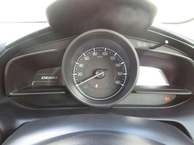 デミオ １．５　１５Ｃ　純正ナビ　ＥＴＣ　ステアリングスイッチ　エアバッグ　バックカメラ　ＥＴＣ　衝突被害軽減ブレーキ（5枚目）