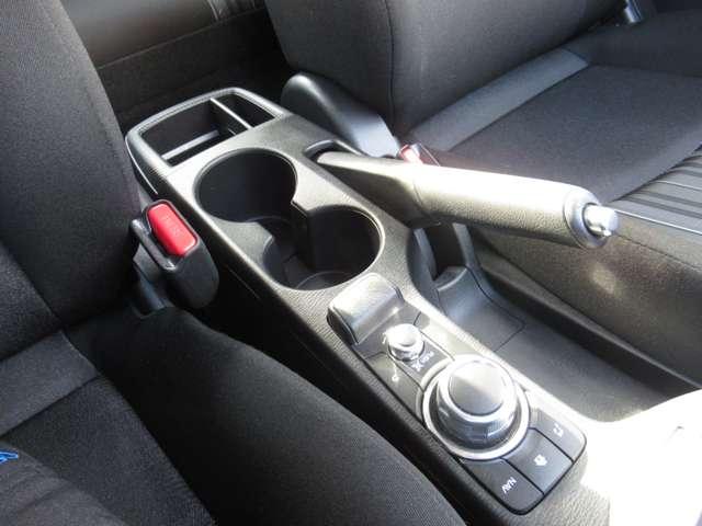 デミオ １．５　１５Ｃ　純正ナビ　ＥＴＣ　ステアリングスイッチ　エアバッグ　バックカメラ　ＥＴＣ　衝突被害軽減ブレーキ（12枚目）