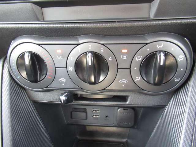 デミオ １．５　１５Ｃ　純正ナビ　ＥＴＣ　ステアリングスイッチ　エアバッグ　バックカメラ　ＥＴＣ　衝突被害軽減ブレーキ（14枚目）