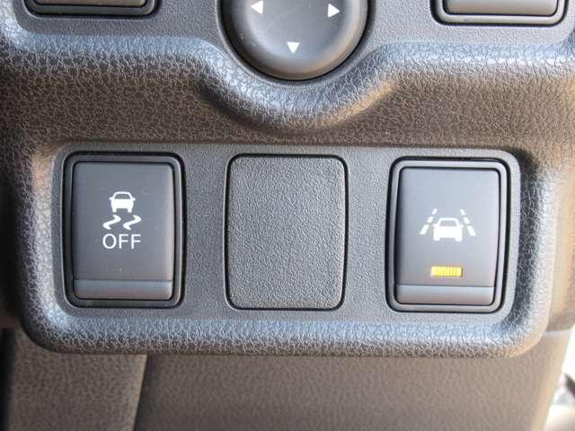 ノート １．２　ｅ－ＰＯＷＥＲ　メダリスト　純正アルミ　社外ナビ　ＬＥＤヘッドライト　被害軽減ブレーキ　ＴＶナビ　ドライブレコーダ　バックモニター　インテリキー　アイドリングストップ　ＬＥＤランプ　車線逸脱警報システム　ワンオーナー　キーフリー　アルミホイール　ＥＴＣ　オートエアコン（12枚目）