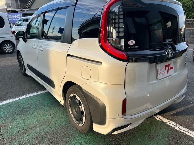 シエンタ ハイブリッドＺ　全方位モニター　両側電動スライドドア　ＬＥＤライト　５人乗り　ＢＬＵＥＴＯＯＴＨ　テレビ　シートヒーター　１００Ｖ　車検整備付　タイヤ新品　プッシュスタート（5枚目）