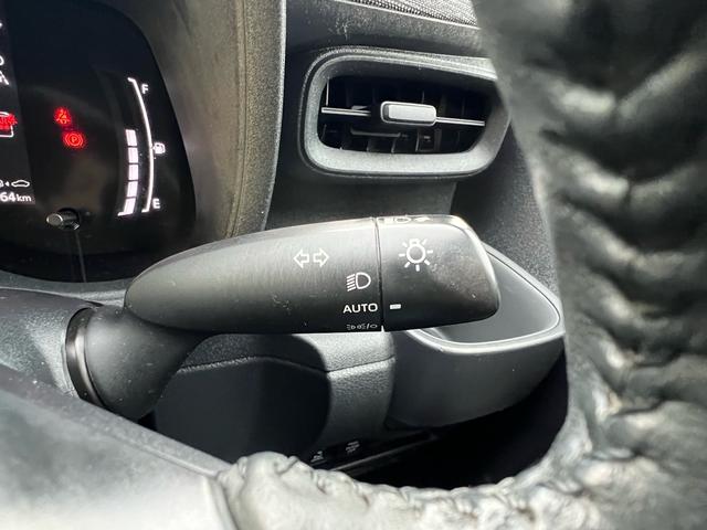 シエンタ ハイブリッドＺ　全方位モニター　両側電動スライドドア　ＬＥＤライト　５人乗り　ＢＬＵＥＴＯＯＴＨ　テレビ　シートヒーター　１００Ｖ　車検整備付　タイヤ新品　プッシュスタート（13枚目）