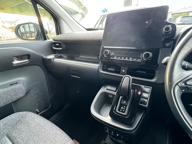 シエンタ ハイブリッドＺ　全方位モニター　両側電動スライドドア　ＬＥＤライト　５人乗り　ＢＬＵＥＴＯＯＴＨ　テレビ　シートヒーター　１００Ｖ　車検整備付　タイヤ新品　プッシュスタート（24枚目）