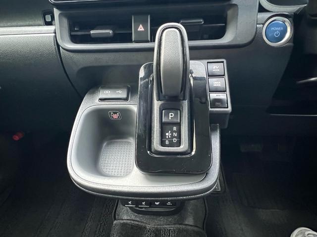 シエンタ ハイブリッドＺ　全方位モニター　両側電動スライドドア　ＬＥＤライト　５人乗り　ＢＬＵＥＴＯＯＴＨ　テレビ　シートヒーター　１００Ｖ　車検整備付　タイヤ新品　プッシュスタート（25枚目）