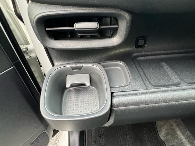 シエンタ ハイブリッドＺ　全方位モニター　両側電動スライドドア　ＬＥＤライト　５人乗り　ＢＬＵＥＴＯＯＴＨ　テレビ　シートヒーター　１００Ｖ　車検整備付　タイヤ新品　プッシュスタート（50枚目）