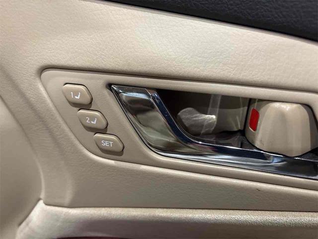 クラウンマジェスタ Ａタイプ　クリアランスソナー　オートクルーズコントロール　ナビ　ＴＶ　アルミホイール　ＨＩＤ　ＡＴ　スマートキー　電動格納ミラー　盗難防止システム　パワーシート　ＣＤ　ＤＶＤ再生　ＭＤ　衝突安全ボディ　ＡＢＳ（33枚目）
