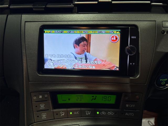 プリウス Ｇ　ＥＴＣ　オートクルーズコントロール　バックカメラ　ナビ　アルミホイール　オートライト　ＨＩＤ　ＣＶＴ　スマートキー　アイドリングストップ　電動格納ミラー　盗難防止システム　パワーシート　ＣＤ（4枚目）