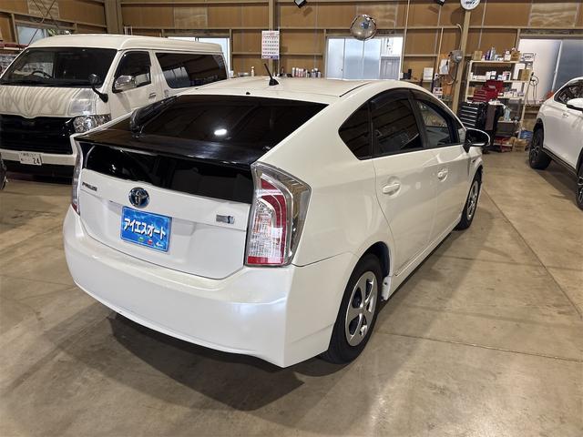 プリウス Ｇ　ＥＴＣ　オートクルーズコントロール　バックカメラ　ナビ　アルミホイール　オートライト　ＨＩＤ　ＣＶＴ　スマートキー　アイドリングストップ　電動格納ミラー　盗難防止システム　パワーシート　ＣＤ（15枚目）