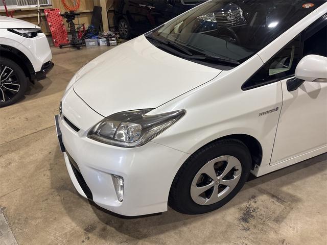 プリウス Ｇ　ＥＴＣ　オートクルーズコントロール　バックカメラ　ナビ　アルミホイール　オートライト　ＨＩＤ　ＣＶＴ　スマートキー　アイドリングストップ　電動格納ミラー　盗難防止システム　パワーシート　ＣＤ（26枚目）