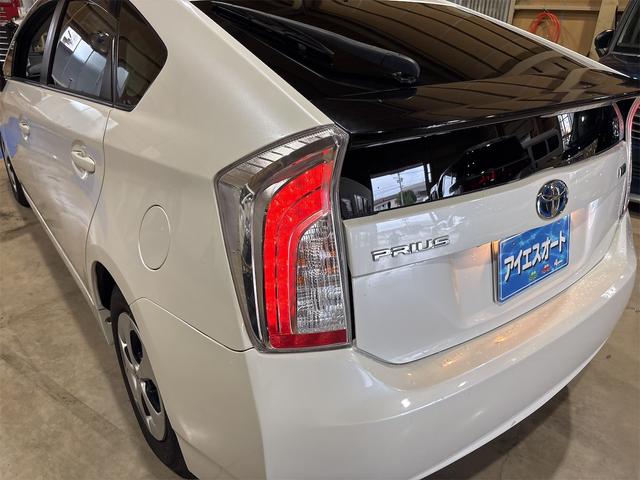 プリウス Ｇ　ＥＴＣ　オートクルーズコントロール　バックカメラ　ナビ　アルミホイール　オートライト　ＨＩＤ　ＣＶＴ　スマートキー　アイドリングストップ　電動格納ミラー　盗難防止システム　パワーシート　ＣＤ（29枚目）