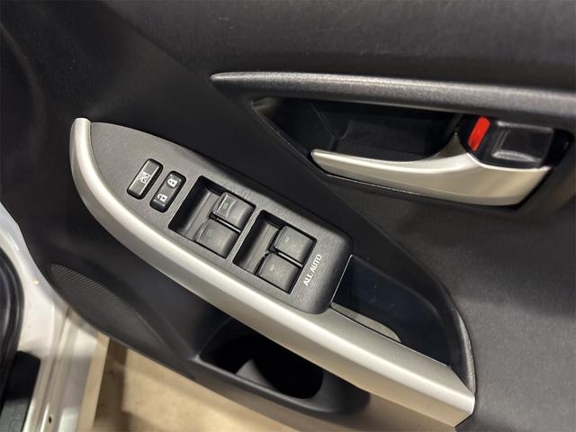 プリウス Ｇ　ＥＴＣ　オートクルーズコントロール　バックカメラ　ナビ　アルミホイール　オートライト　ＨＩＤ　ＣＶＴ　スマートキー　アイドリングストップ　電動格納ミラー　盗難防止システム　パワーシート　ＣＤ（43枚目）