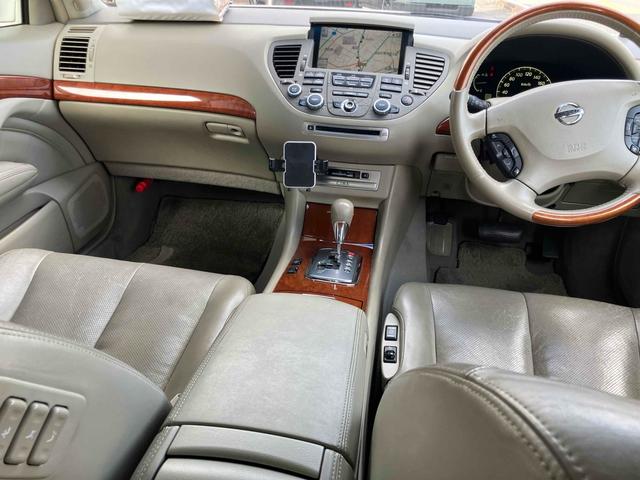 シーマ ４５０ＸＶ　ＥＴＣ　オートクルーズコントロール　バックカメラ　ナビ　アルミホイール　ＨＩＤ　ＡＴ　シートヒーター　シートエアコン　キーレスエントリー　電動格納ミラー　盗難防止システム　パワーシート　ＣＤ　ＡＢＳ（2枚目）