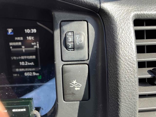 ハイエースバン SーGL4WD キャンプ仕様 デジタルミラー 走行充電 ETC バックカメラ ナビTV 社外クルーズコントロール ブレーキアシスト 両側電動ドア ヒッチメンバー 走行充電システム ベンチレータ 内装ダークプライム仕様 ベットキット 寒冷地仕様 ドラレコ(6枚目)