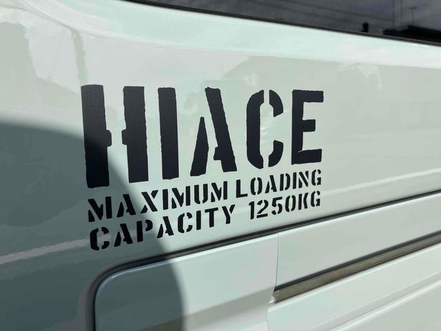 ハイエースバン SーGL4WD キャンプ仕様 デジタルミラー 走行充電 ETC バックカメラ ナビTV 社外クルーズコントロール ブレーキアシスト 両側電動ドア ヒッチメンバー 走行充電システム ベンチレータ 内装ダークプライム仕様 ベットキット 寒冷地仕様 ドラレコ(17枚目)