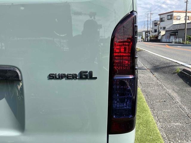 ハイエースバン SーGL4WD キャンプ仕様 デジタルミラー 走行充電 ETC バックカメラ ナビTV 社外クルーズコントロール ブレーキアシスト 両側電動ドア ヒッチメンバー 走行充電システム ベンチレータ 内装ダークプライム仕様 ベットキット 寒冷地仕様 ドラレコ(22枚目)