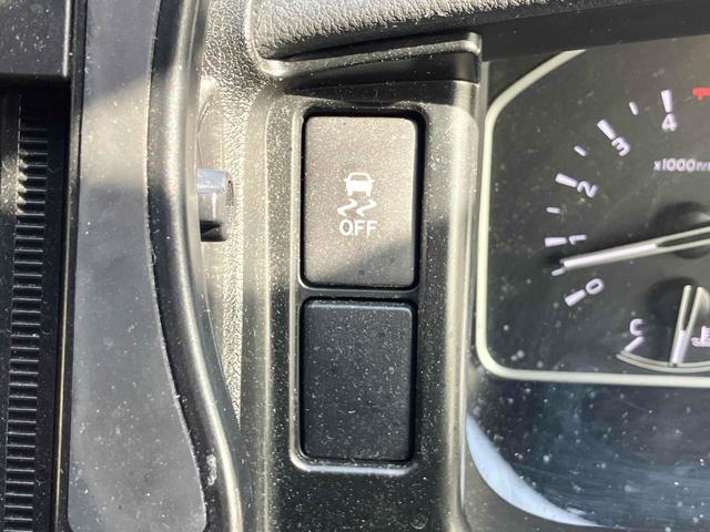 ハイエースバン SーGL4WD キャンプ仕様 デジタルミラー 走行充電 ETC バックカメラ ナビTV 社外クルーズコントロール ブレーキアシスト 両側電動ドア ヒッチメンバー 走行充電システム ベンチレータ 内装ダークプライム仕様 ベットキット 寒冷地仕様 ドラレコ(27枚目)