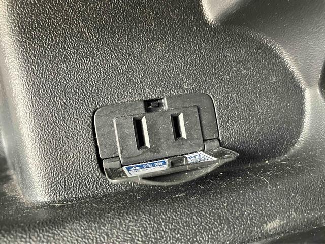 ハイエースバン SーGL4WD キャンプ仕様 デジタルミラー 走行充電 ETC バックカメラ ナビTV 社外クルーズコントロール ブレーキアシスト 両側電動ドア ヒッチメンバー 走行充電システム ベンチレータ 内装ダークプライム仕様 ベットキット 寒冷地仕様 ドラレコ(39枚目)