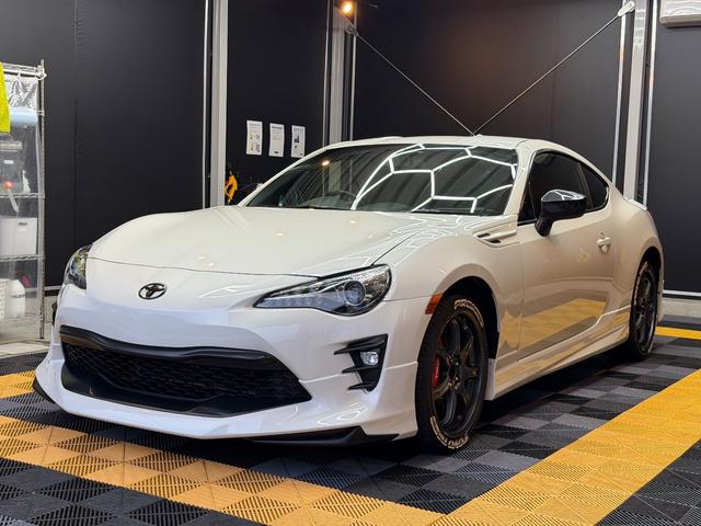 ８６ ＧＴ　後期型　禁煙車　６ＭＴ　エアサス（エアフォース）　モデリスタフルエアロ　ＴＲＤブレーキ　トムスＡＷ　ワンオーナー　　　ガレージ保管　オプション有（3枚目）