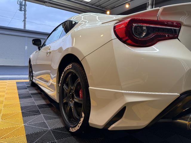 ８６ ＧＴ　後期型　禁煙車　６ＭＴ　エアサス（エアフォース）　モデリスタフルエアロ　ＴＲＤブレーキ　トムスＡＷ　ワンオーナー　　　ガレージ保管　オプション有（7枚目）
