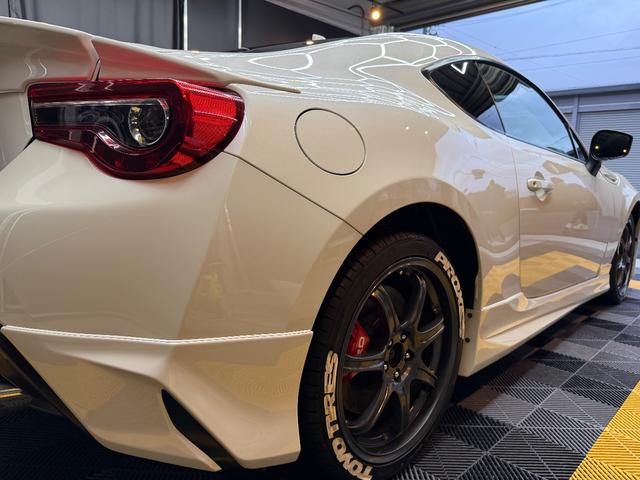 ８６ ＧＴ　後期型　禁煙車　６ＭＴ　エアサス（エアフォース）　モデリスタフルエアロ　ＴＲＤブレーキ　トムスＡＷ　ワンオーナー　　　ガレージ保管　オプション有（8枚目）