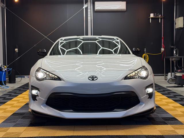 ８６ ＧＴ　後期型　禁煙車　６ＭＴ　エアサス（エアフォース）　モデリスタフルエアロ　ＴＲＤブレーキ　トムスＡＷ　ワンオーナー　　　ガレージ保管　オプション有（30枚目）
