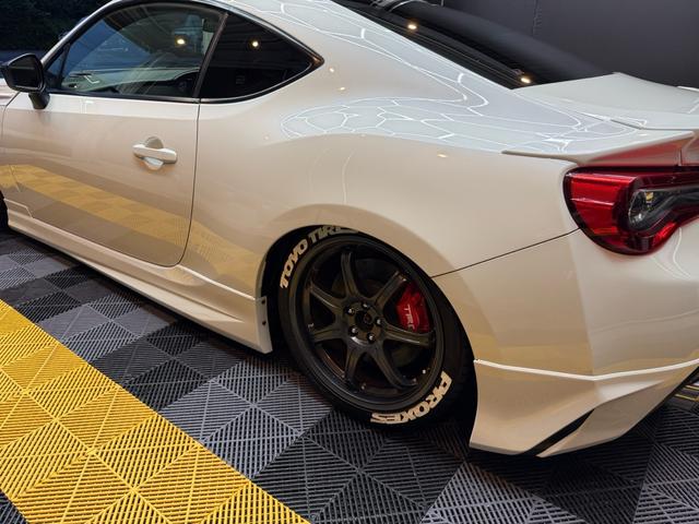 ８６ ＧＴ　後期型　禁煙車　６ＭＴ　エアサス（エアフォース）　モデリスタフルエアロ　ＴＲＤブレーキ　トムスＡＷ　ワンオーナー　　　ガレージ保管　オプション有（34枚目）