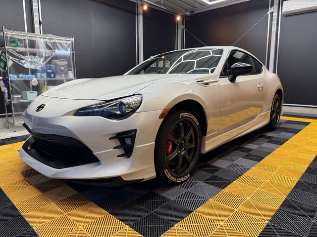 ８６ ＧＴ　後期型　禁煙車　６ＭＴ　エアサス（エアフォース）　モデリスタフルエアロ　ＴＲＤブレーキ　トムスＡＷ　ワンオーナー　　　ガレージ保管　オプション有（35枚目）