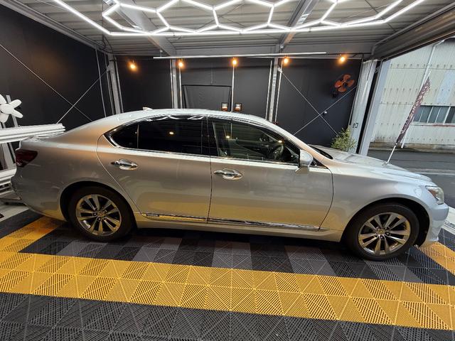 ＬＳ ＬＳ６００ｈ　バージョンＣ　Ｉパッケージ　禁煙車　白本革　シートヒーター　シートエアコン　シートメモリー　ハイブリッド　ステアリングヒーター　ブラインドスポットモニター（5枚目）