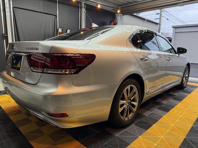 ＬＳ ＬＳ６００ｈ　バージョンＣ　Ｉパッケージ　禁煙車　白本革　シートヒーター　シートエアコン　シートメモリー　ハイブリッド　ステアリングヒーター　ブラインドスポットモニター（6枚目）