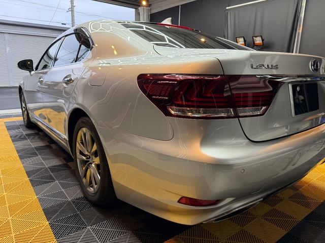 ＬＳ ＬＳ６００ｈ　バージョンＣ　Ｉパッケージ　禁煙車　白本革　シートヒーター　シートエアコン　シートメモリー　ハイブリッド　ステアリングヒーター　ブラインドスポットモニター（7枚目）