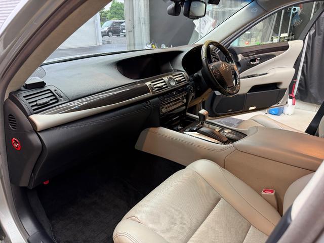ＬＳ ＬＳ６００ｈ　バージョンＣ　Ｉパッケージ　禁煙車　白本革　シートヒーター　シートエアコン　シートメモリー　ハイブリッド　ステアリングヒーター　ブラインドスポットモニター（11枚目）