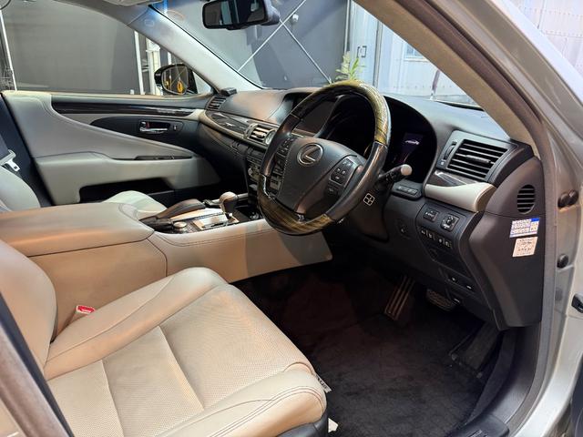 ＬＳ ＬＳ６００ｈ　バージョンＣ　Ｉパッケージ　禁煙車　白本革　シートヒーター　シートエアコン　シートメモリー　ハイブリッド　ステアリングヒーター　ブラインドスポットモニター（12枚目）