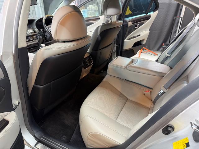 ＬＳ ＬＳ６００ｈ　バージョンＣ　Ｉパッケージ　禁煙車　白本革　シートヒーター　シートエアコン　シートメモリー　ハイブリッド　ステアリングヒーター　ブラインドスポットモニター（15枚目）