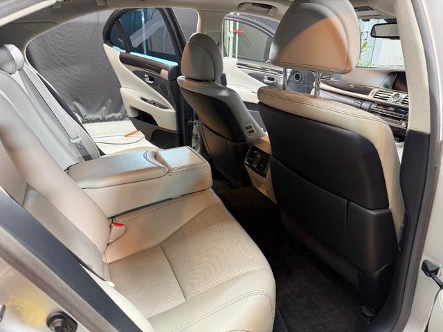 ＬＳ ＬＳ６００ｈ　バージョンＣ　Ｉパッケージ　禁煙車　白本革　シートヒーター　シートエアコン　シートメモリー　ハイブリッド　ステアリングヒーター　ブラインドスポットモニター（16枚目）