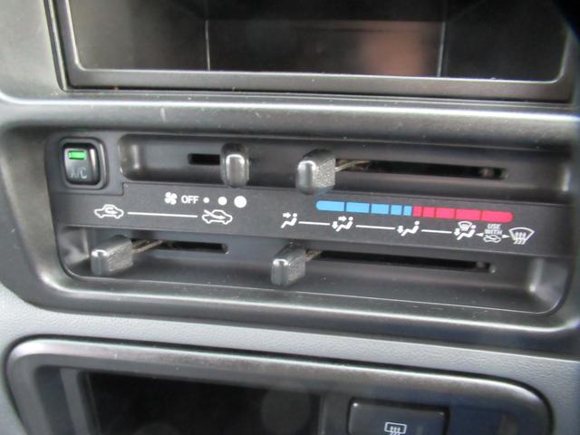 ハイゼットカーゴ ＤＸ　５ＭＴ車　２ＷＤ　ＣＤオーディオ　ラジオ　パワーウィンドウ　パワステ　マニュアルエアコン　オーバーヘッドシェルフ　ラゲッジマット　禁煙車（9枚目）