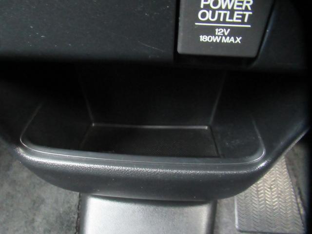 Ｎ－ＢＯＸカスタム Ｇ・Ａパッケージ　純正７インチナビ　Ｂｌｕｅｔｏｏｔｈ　ＤＶＤ再生　フルセグＴＶ　ＥＴＣ　片側電動スライド　両側スライド　オートＨＩＤライト　ブレーキアシスト　アレルクリーンシート　アイドリングストップ　純正アルミ（19枚目）