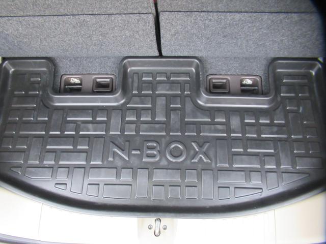 Ｎ－ＢＯＸ Ｇ・ＥＸホンダセンシング　２トーンルーフ　純正８インチナビ　Ｂｌｕｅｔｏｏｔｈ　ＤＶＤ再生　フルセグＴＶ　バックカメラ　ＥＴＣ　両側電動スライド　３６０度９９％ＵＶカット　後席左右サンシェード　前後ブレーキアシスト　クルコン（32枚目）
