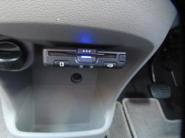 ＥＴＣ車載器の画像です。ＥＴＣが装備されていると高速道路もスムーズに出入りできますし小銭の心配もいりませんね！最初から装備されていると、やっぱりお得ですね！