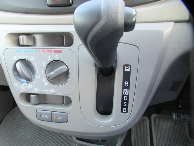インパネ・シフトの画像になります。目立ったキズもなくキレイに乗られていますよ！
