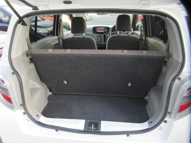 ラゲッジルームの画像です。ラゲッジスペースもキレイですし、広々していますので色々な荷物を載せられますよ！