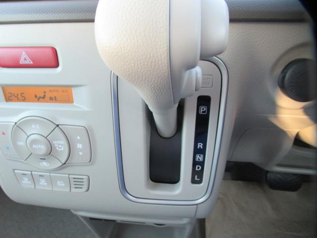 アルトラパン ハイブリッドＬ　新型６型　届出済未使用車　フロントドアガラス９９％ＵＶカット　ハンドルリモコン　オートＬＥＤライト　リモート格納サイドミラー　ＵＳＢ充電ソケット　前後ブレーキアシスト　シートヒーター　オーディオレス（13枚目）