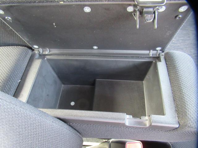 �A�[�����X�g�ɏ����ȃR���\�[���{�b�N�X����������Ă��܂��B�������F�X�Ɠ���Ă��������ł��܂��̂ŏd�󂵂܂���B�K�\�����J�[�h��T���O���X�A�X�}�z�[�d�P�[�u���ȂǂȂǐF�X����܂���B