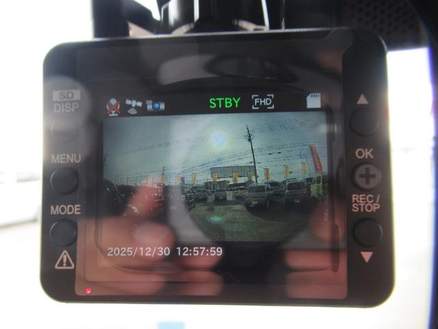 ����J�����ɐ؂�ւ����f���ł��B�댯�^�]�Ԃ⎖�̔��莞�ɖ𗧂A�C�e���Ƃ��ėL���ɂȂ�܂������A����Ƃ���ς�֗��ł���I