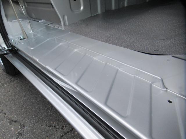 エブリイ PAリミテッド 届出済未使用車 デュアルカメラブレーキサポート前後対応 オートライト 純正ラジオ パワーウィンドー キーレス ハイビームアシスト 先行車発進お知らせ ぬかるみ脱出アシスト アイドリングストップ(22枚目)