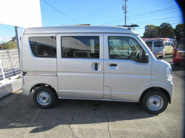 エブリイ PAリミテッド 届出済未使用車 デュアルカメラブレーキサポート前後対応 オートライト 純正ラジオ パワーウィンドー キーレス ハイビームアシスト 先行車発進お知らせ ぬかるみ脱出アシスト アイドリングストップ(27枚目)