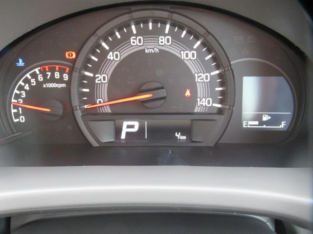 エブリイ ＰＡリミテッド　届出済未使用車　デュアルカメラブレーキサポート前後対応　オートライト　純正ラジオ　パワーウィンドー　キーレス　ハイビームアシスト　先行車発進お知らせ　ぬかるみ脱出アシスト　アイドリングストップ（6枚目）