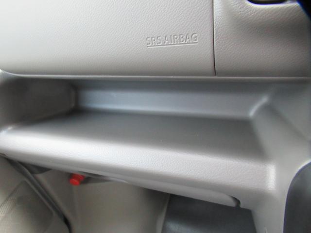 エブリイ ＰＡリミテッド　届出済未使用車　デュアルカメラブレーキサポート前後対応　オートライト　純正ラジオ　パワーウィンドー　キーレス　ハイビームアシスト　先行車発進お知らせ　ぬかるみ脱出アシスト　アイドリングストップ（15枚目）